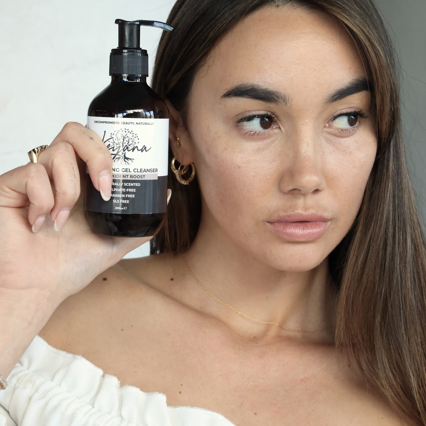 Model showing Keyana Balancing Gel Cleanser – soothing, non-drying formula that balances oil, hydrates, and purifies skin for a smooth, clear complexion.